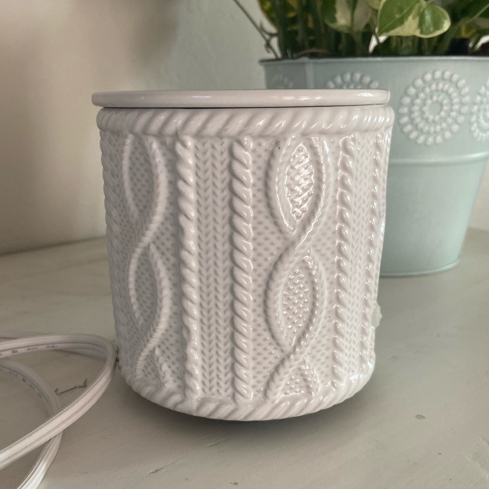 White sweater Wax warmer